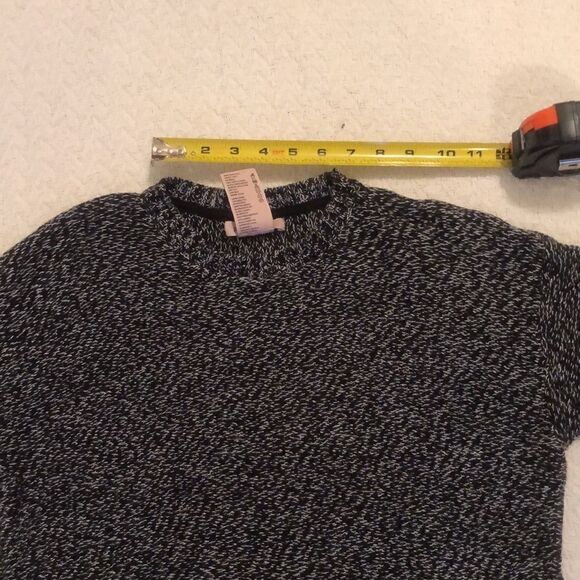 Philosophy sweater, shorter in the front, longer in back. Small - Picture 8 of 10